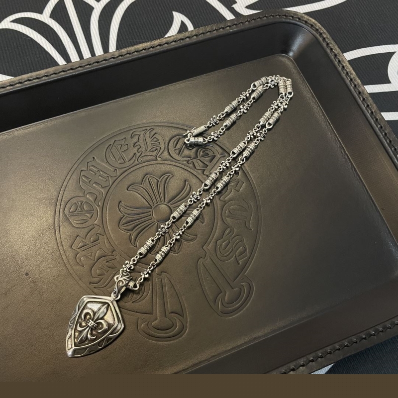 Ch**me He**ts necklaces